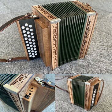 Kopfhörer einstecken - einschalten - spielen.